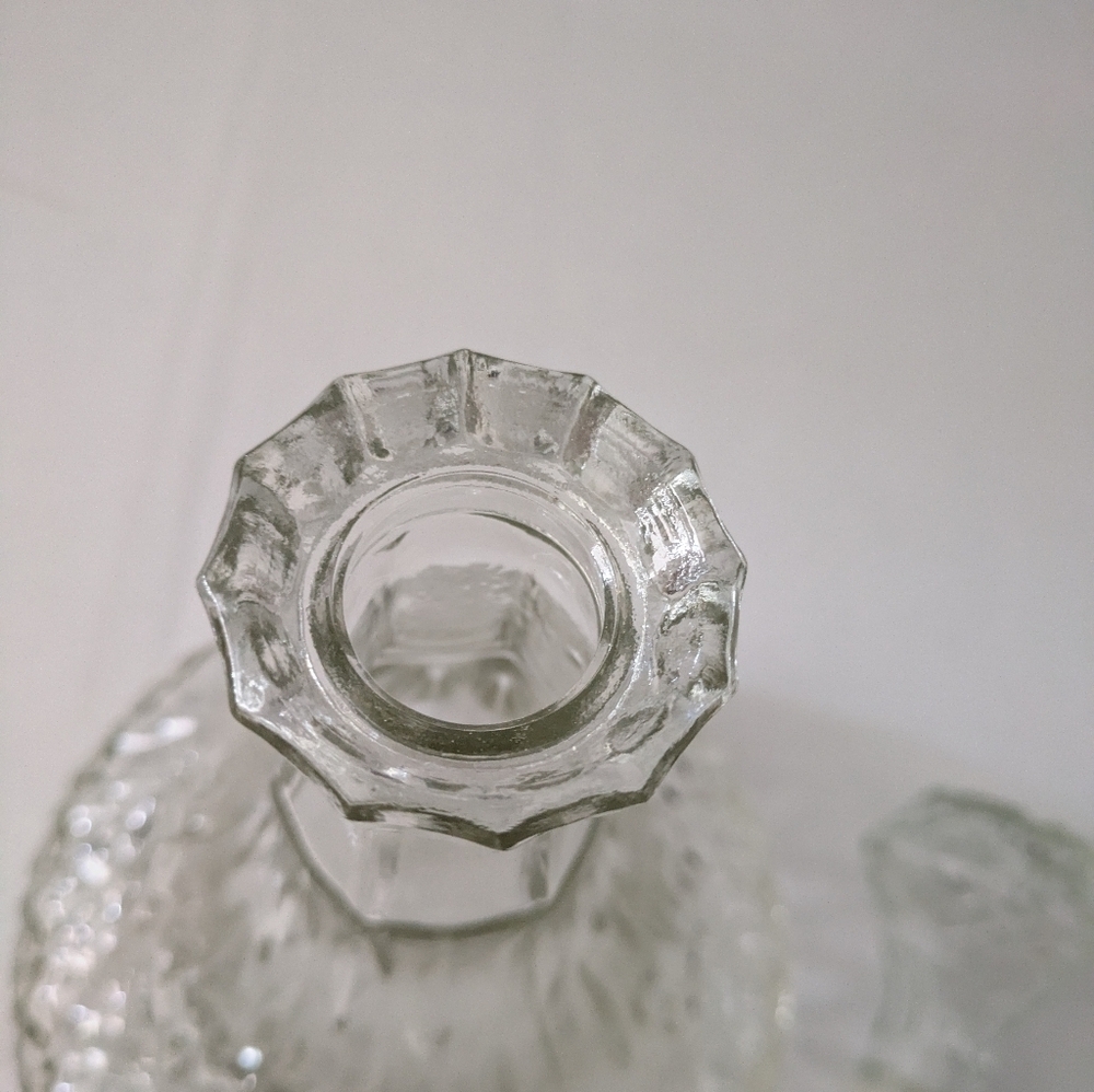 Vintage GLASS WINE DECANTER CRYSTAL PRESSED GLASS WINE DECANTER w/rubber stopper - Picture 3 of 7